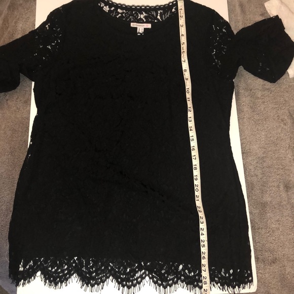 Issac Mizrahi black lace tunic top w/ scallop lace - Picture 7 of 7